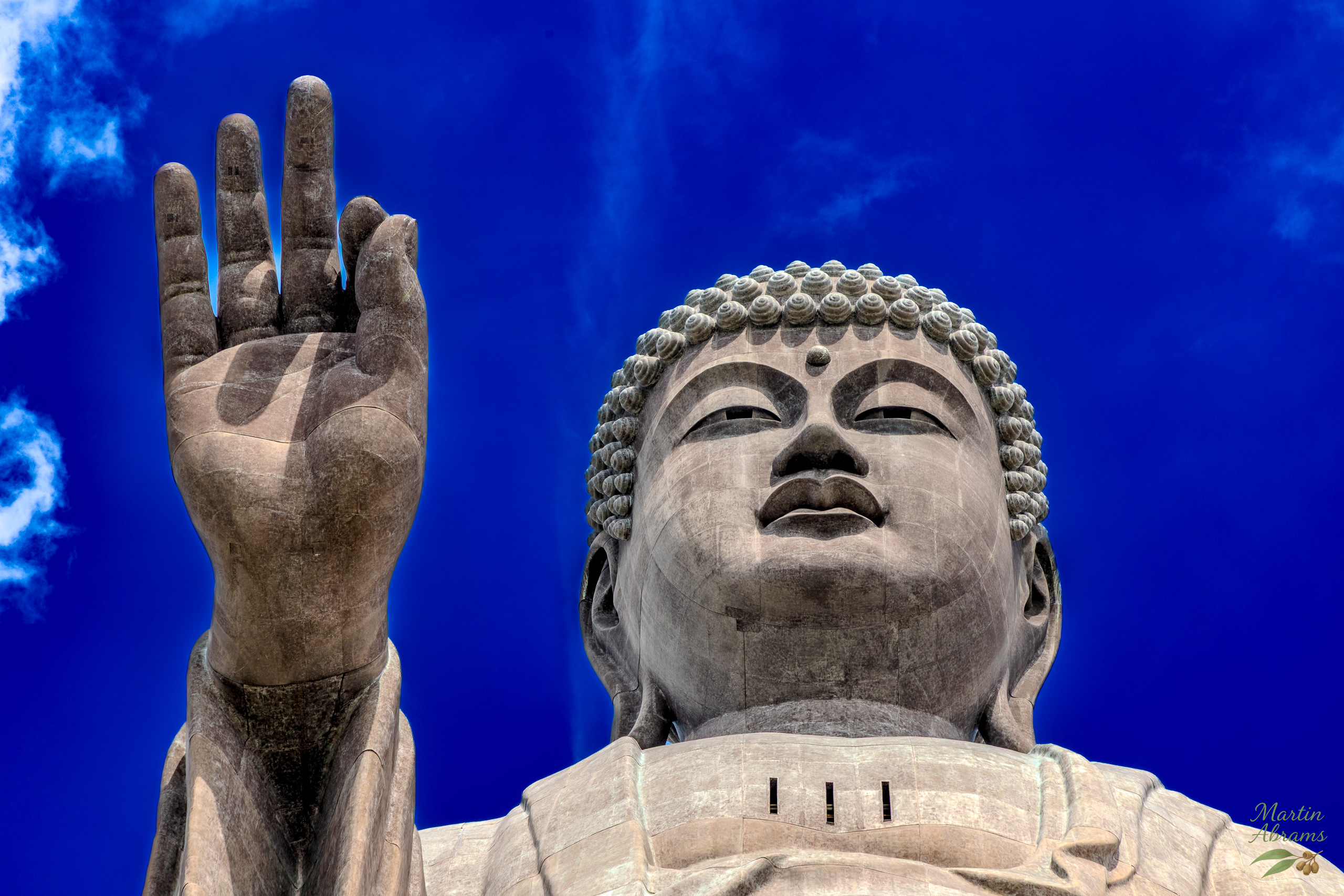 Daibutsu Head with light inbetween fingers