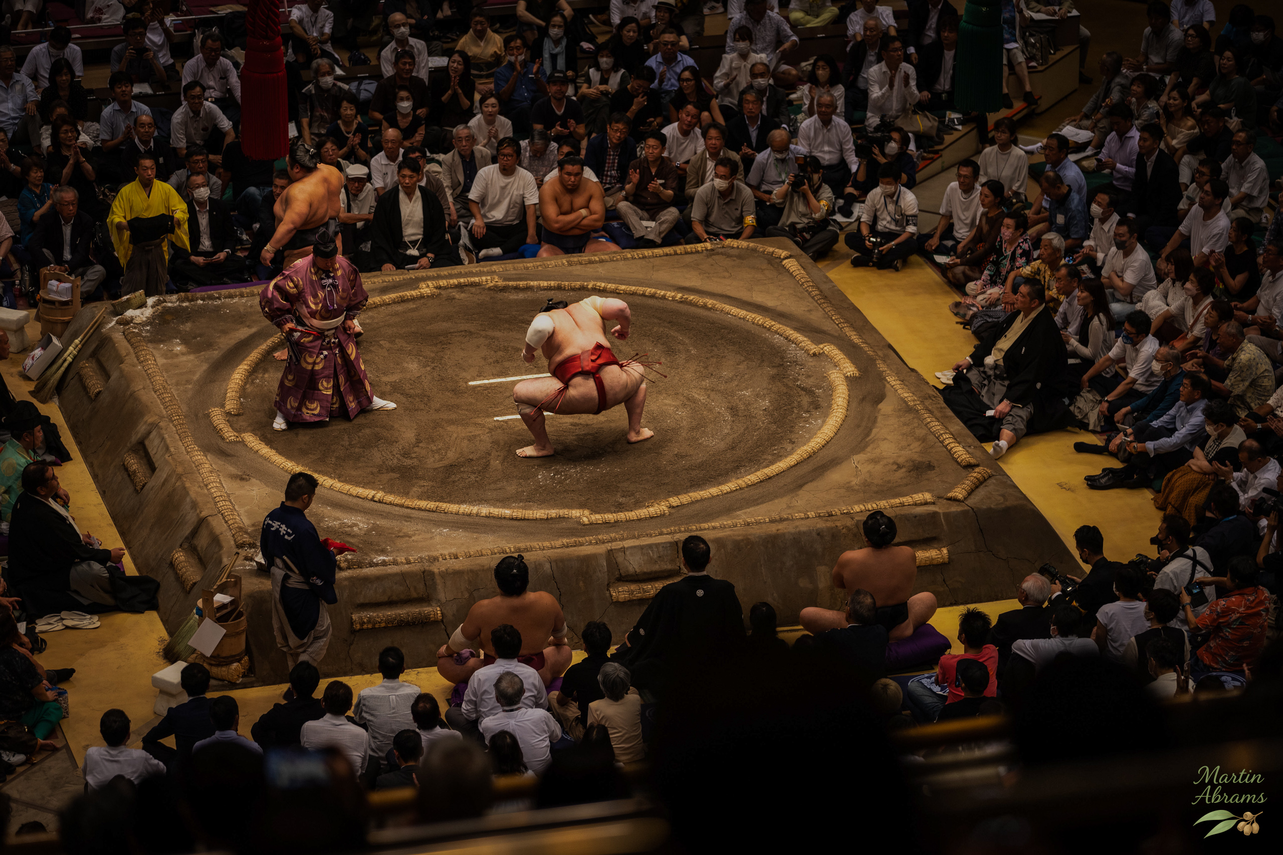 Sumo - Staring down the opponent