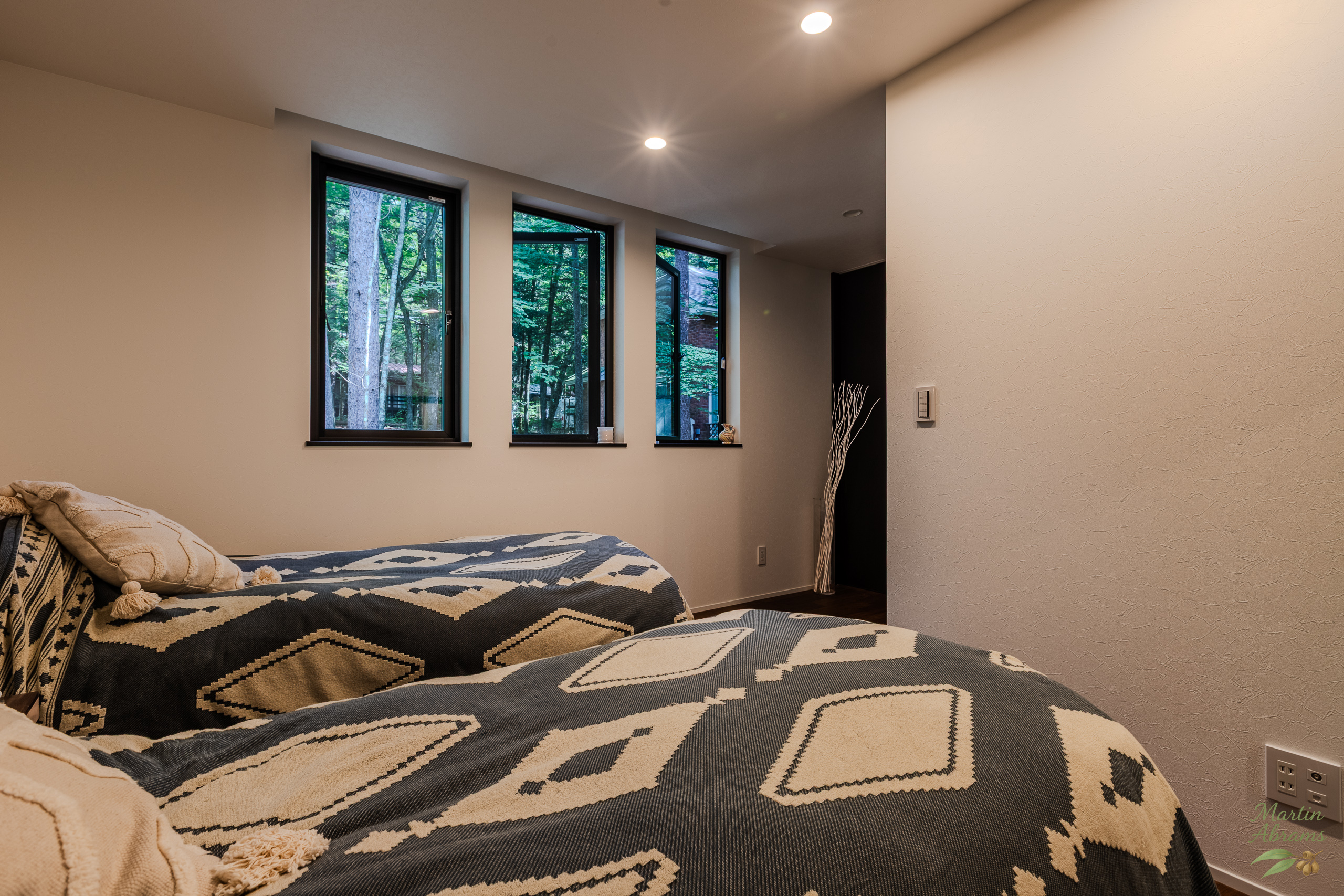 Houses - smaller room with two beds